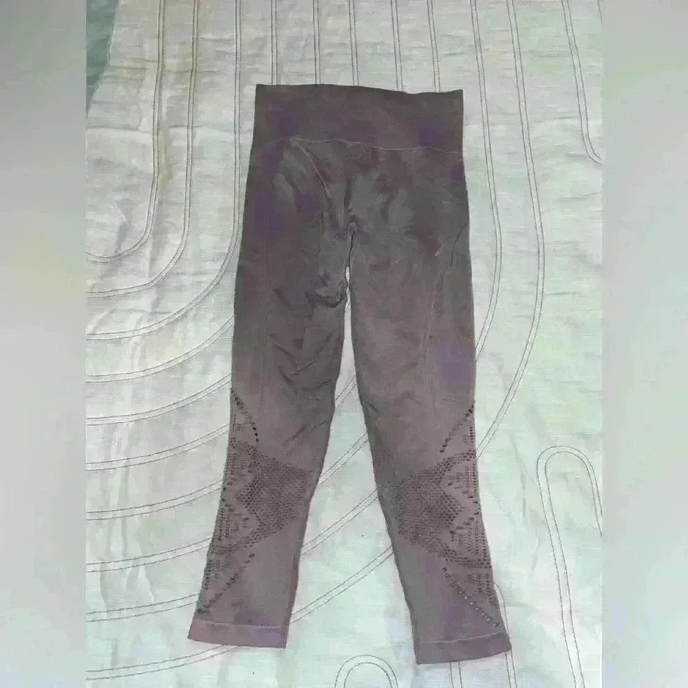 PINK cool and comfy leggings - Picture 2 of 4
